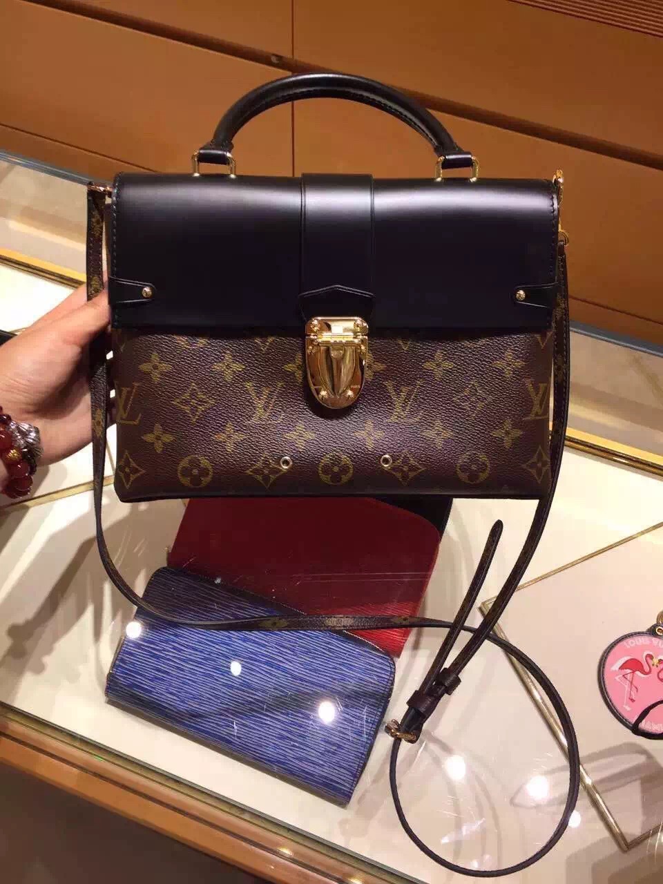 Louis Vuitton One Handle Flap Bag MM M43125